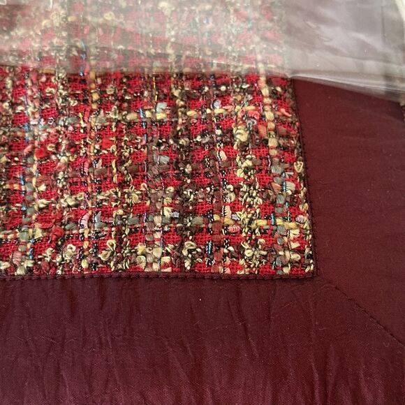 Noble Excellence‎ Tapestry Throw Boucle Maroon Red 50”x60” NWT In Original Pkg - Picture 3 of 7